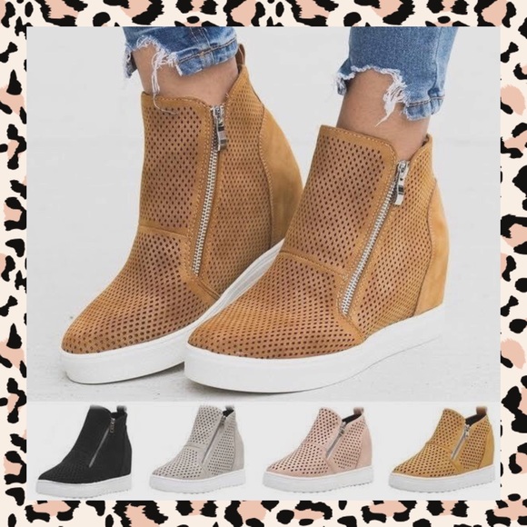Shoes - 🎉HP!🎉Wedge Sneakers